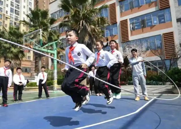 致力于提高教师素质与教学才能为区域教育注入新的生机 致力于提高教师素质与教学才能为区域教育注入新的生机