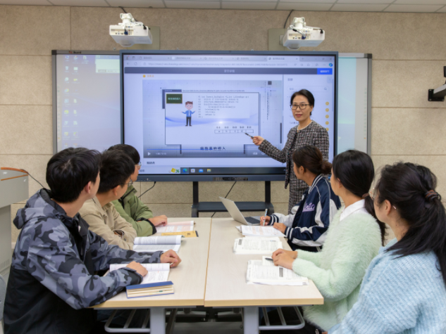 为学生开辟宽广开展空间职业教育是终身教育系统的重要环节 为学生开辟宽广开展空间职业教育是终身教育系统的重要环节
